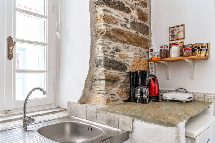 Ferienhaus 'Apano Vrysi Tinos 2' mit Gemeinschaftsterrasse, Wlan und Klimaanlage in Tínos