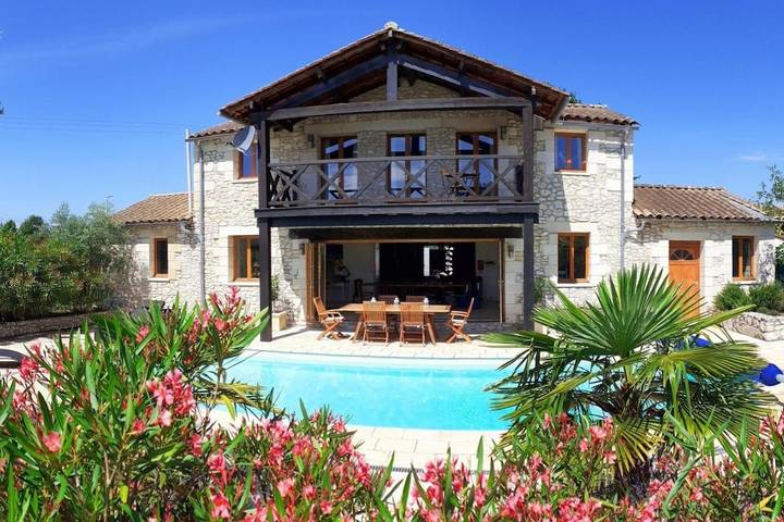 Location de vacances pour 6 personnes, avec piscine et balcon à Loubès-Bernac - 2