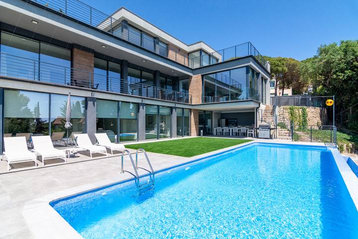 Casa para 16 personas, con Balcón además de Terraza y Jardín en Lloret de Mar