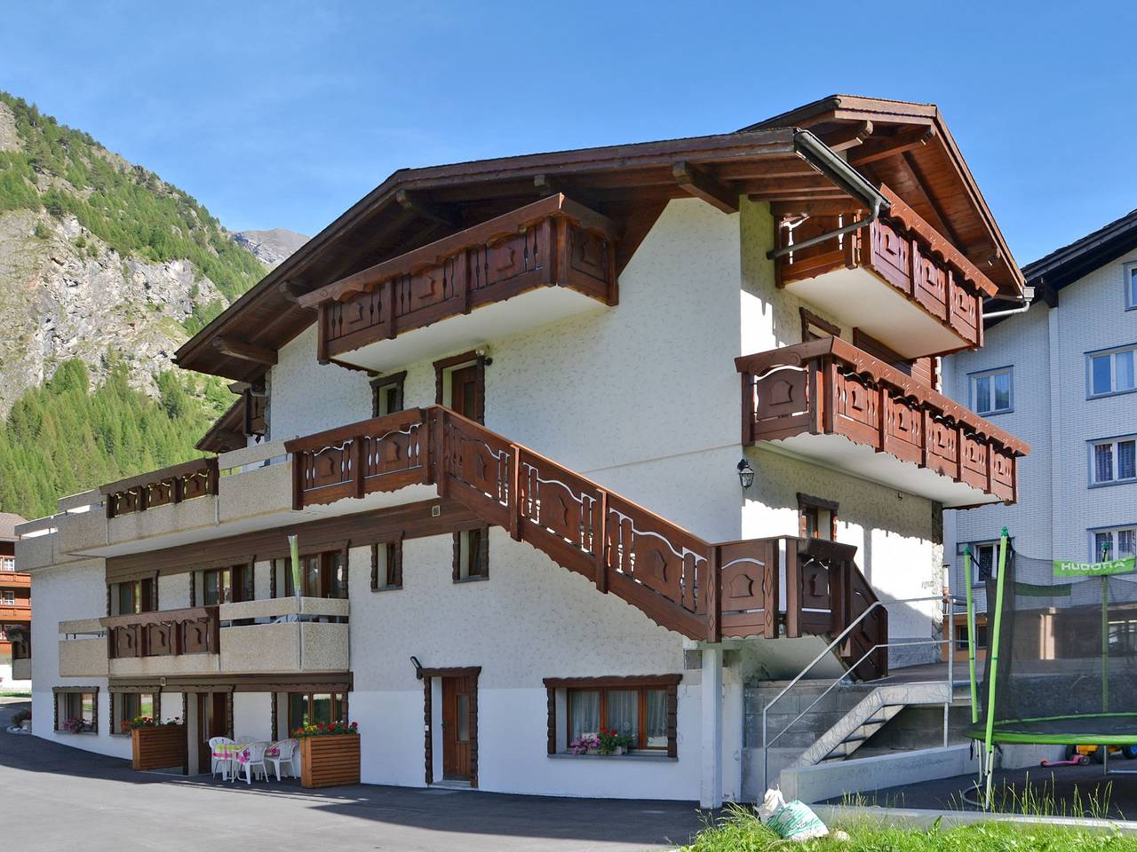 Entire apartment, Haus Quelle in Saas-Grund, Pennine Alps