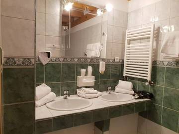 Hôtel pour 4 personnes, avec terrasse ainsi que piscine et sauna à Grandfontaine (Bas-Rhin)