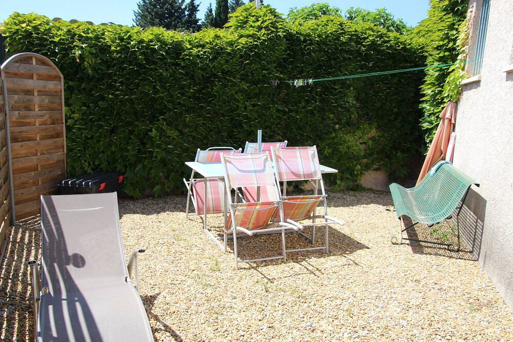 Ganze Wohnung, Studio 2 Personen in einem Dorf in Marsillargues, Côte d'Améthyste