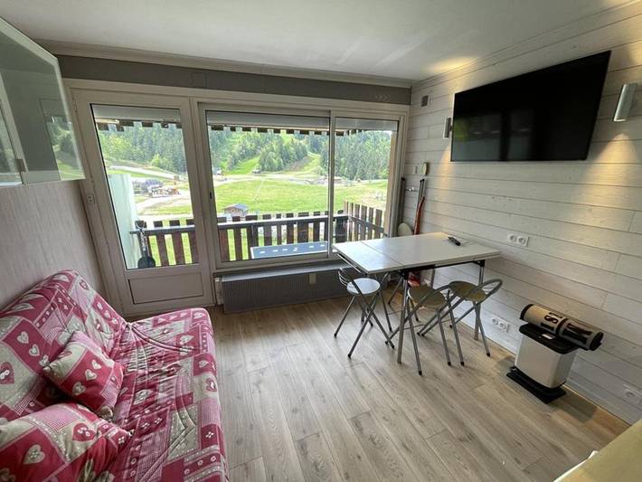 Gîte pour 2 personnes, avec balcon dans Office De Tourisme Du Lioran Et Des Vallees