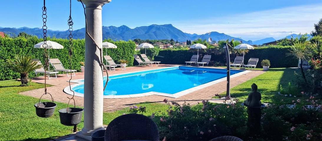 B&b voor 2 personen, with Balkon and Terras as well as Tuin and Zwembad in Moniga del Garda