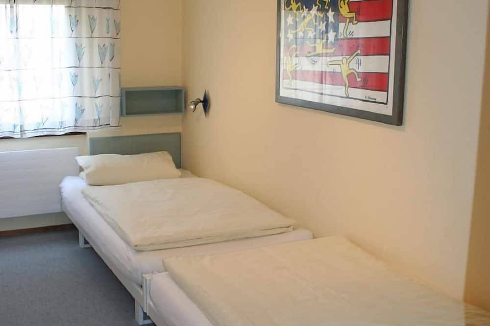 Geheel appartement, Chesa Arettas mirrors in Bever, Oberengadin