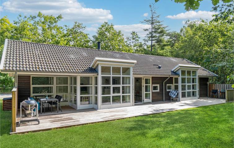 Ferienhaus für 8 Personen, mit Whirlpool und Terrasse sowie Garten und Sauna