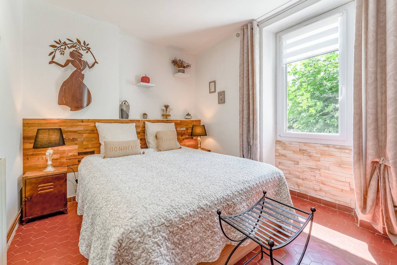 Chambre d'hôtes « Aux Portes Des Alpilles » avec piscine partagée, Wi-Fi et climatisation in Saint-Martin-de-Crau, Côte méditerranéenne (France)