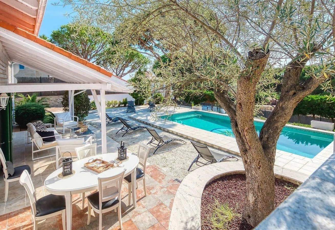 Villa "Costacabana - Primadonna" con piscina privada, terraza privada y Wi-Fi in Condado del Jaruco, Lloret de Mar