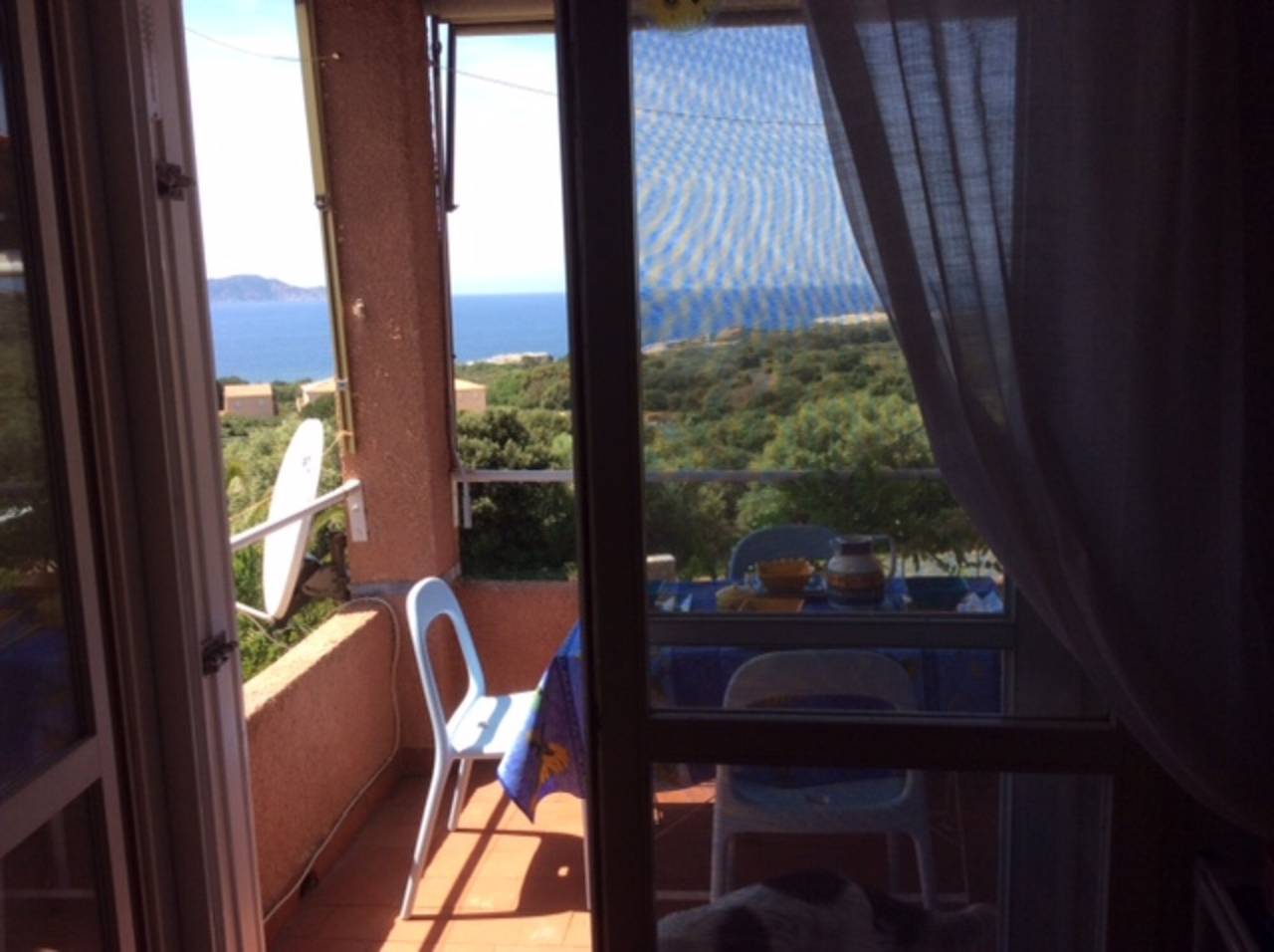 Appartement entier, Appartement 'La Terrazza Sulla Baia Di Calvi' avec vue sur la mer, terrasse privée et jardin privé in Lumio, Région de Calvi
