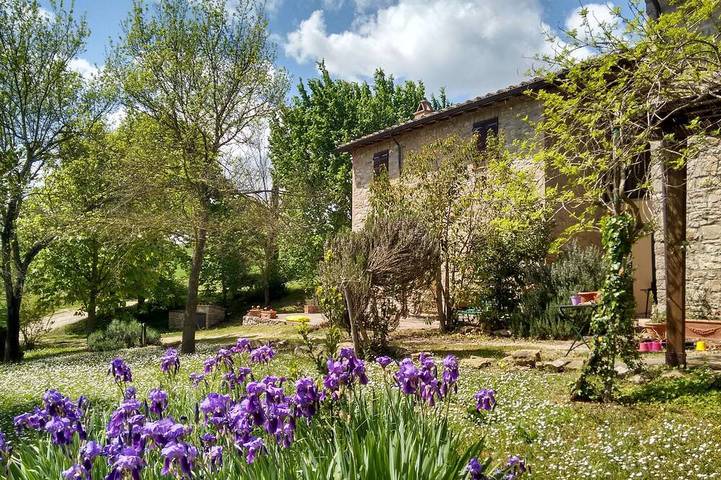 La maison Noyer, belle avec piscine in San Venanzo, Province de Pérouse