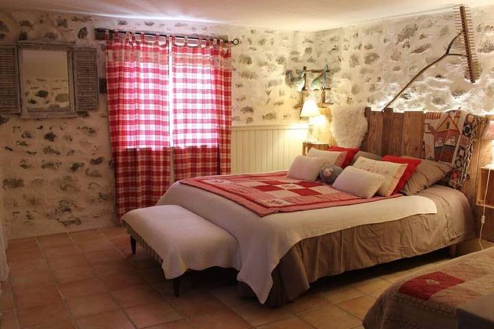 Location de vacances pour 3 personnes, avec sauna et terrasse ainsi que jacuzzi et jardin à Lussas - 2