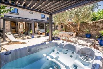 Villa pour 8 personnes, avec terrasse ainsi que jacuzzi et jardin à Carcassonne
