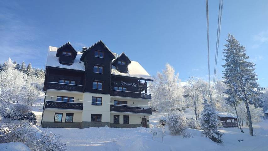 Dom gościnny dla 2 osób, z sauna i jacuzzi oraz ogród w Malinka