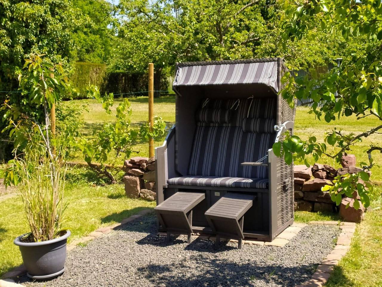 Ganze Ferienwohnung, Ferienwohnung direkt an der Nied - Appartement/Fewo, Dusche, Wc, 1 Schlafraum in Rehlingen-Siersburg, Saar-Nahe-Bergland