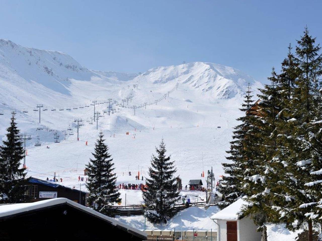 Studio entier, Studio cosy 2/4 pers, balcon sud, pied des pistes, Peyragudes, ascenseur, wifi, parking gratuit in Peyragudes, Pyrénées