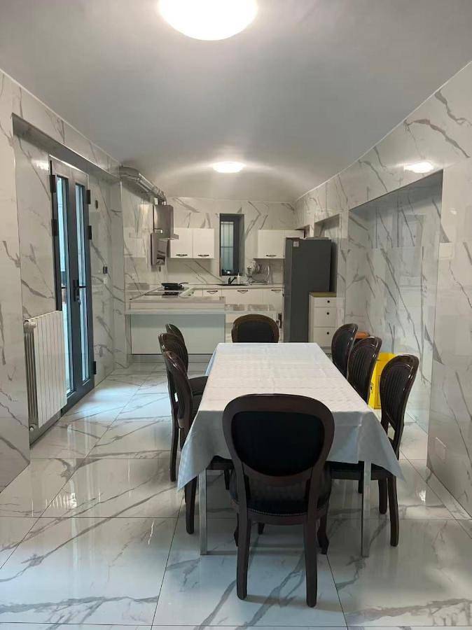 Villa für 16 Personen, mit Balkon und Whirlpool sowie Terrasse und Garten
