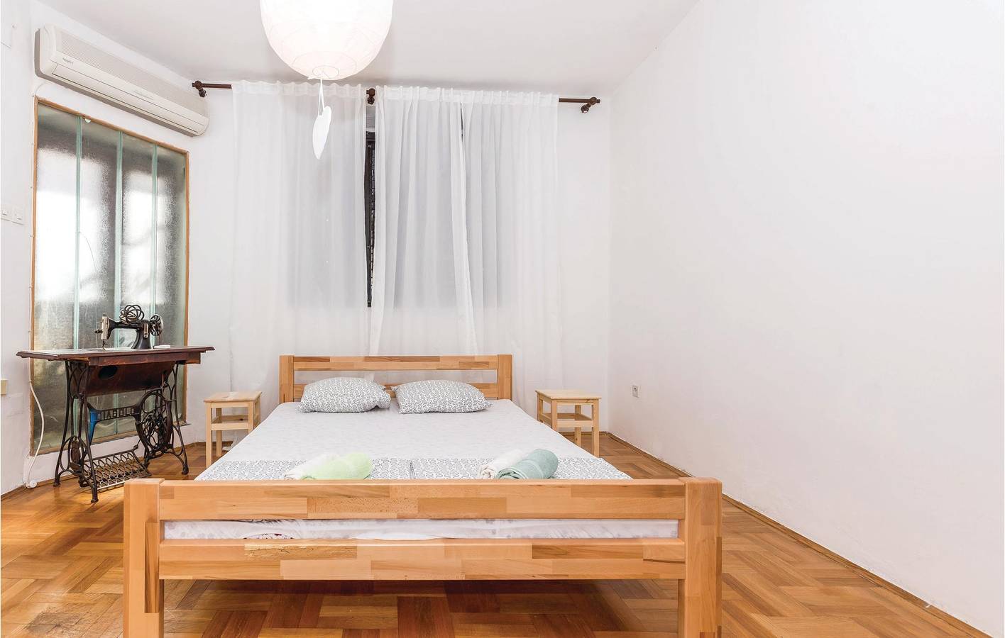 Ganze Ferienwohnung, Gemütlich, 1,5 km vom Strand entfernt: Stilvolles Apartment mit Terrasse und WLAN in Novi Vinodolski, Primorje-Gorski Kotar