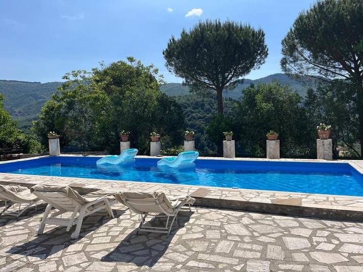 Casa vacanza per 4 persone, con Terrazza e Giardino nonché Piscina e Panorama a Vaiano