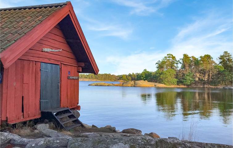 Casa de vacaciones para 4 personas con jardín in Ingarö