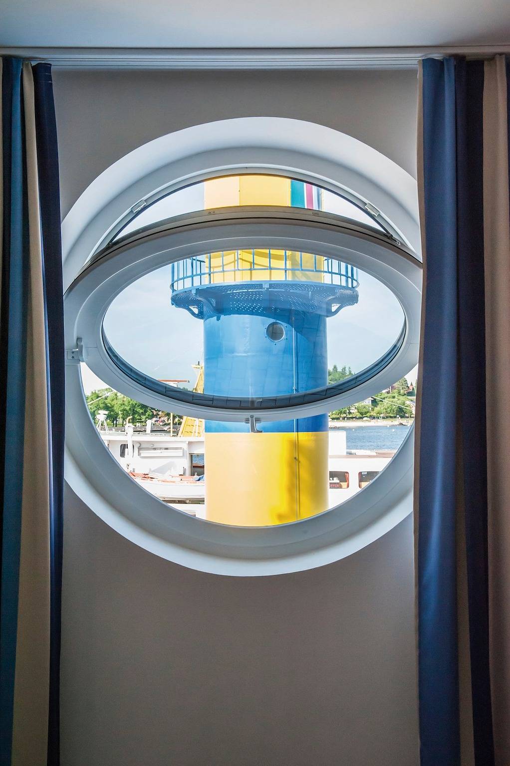 Ganze Ferienwohnung, Apartment 9 "Am alten Leuchtturm", Blickrichtung Innenstadt, Binnenhafen West, seitlicher Meerblick, Hafenspitze in Eckernförde, Rendsburg-Eckernförde