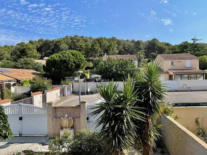 Location de vacances pour 6 personnes, avec vue ainsi que jardin et piscine, adapté aux familles à Armissan - 3