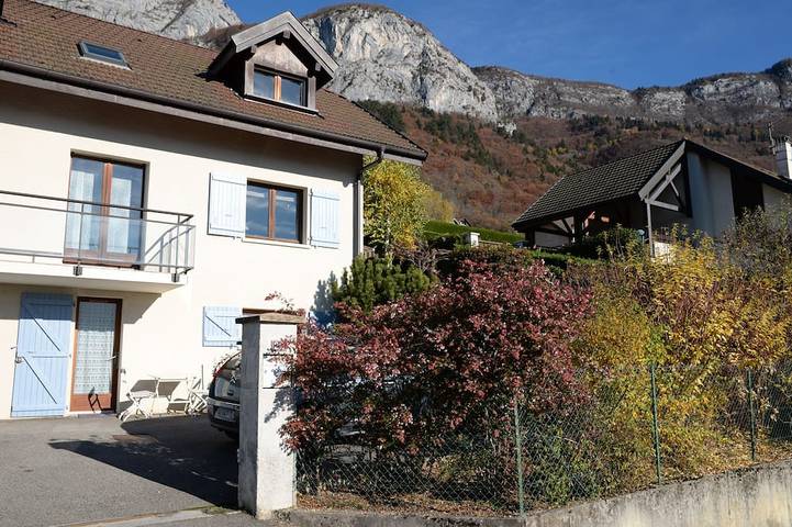 Apartamento entero, Veyrier du Lac: 2-room apartment with lake and mountain views, 300M from the lake in Veyrier-du-Lac, Región de Annecy
