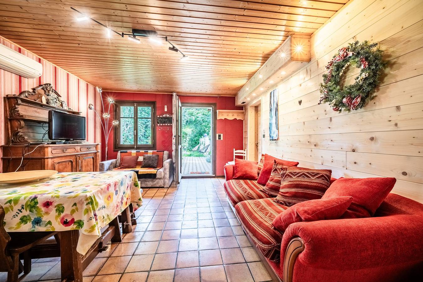 Appartement entier, Appartement de vacances "Chalet La Bartavelle - Morillon" près des pistes avec terrasse et Wi-Fi in Station de Morillon, Grand Massif