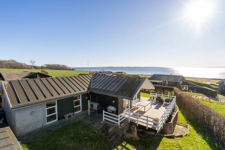 Ferienhaus für 4 Personen, mit Terrasse und Garten sowie Ausblick und Seeblick