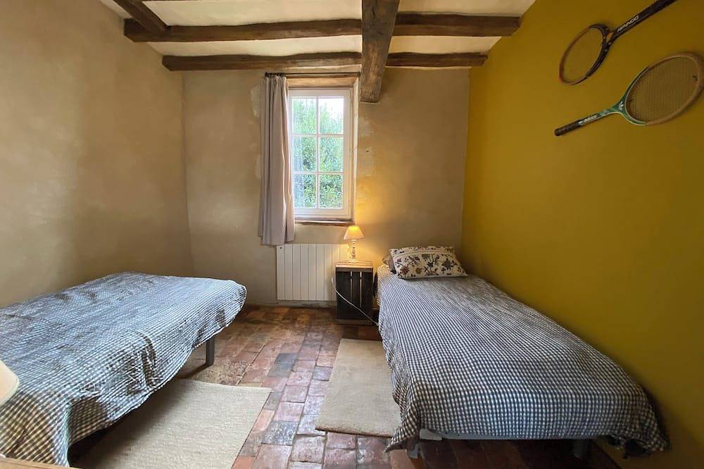Bernard's self-catering cottage in the heart of the Perche! in Eperrais, Parc naturel régional du Perche