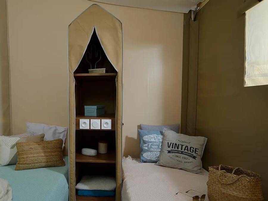 Flower Camping  Les Granges - Canvas and wooden tent 5 persons - Wood Lodge Confort 25 m2 (2 bedrooms) + covered terrace in Luynes, Tours region