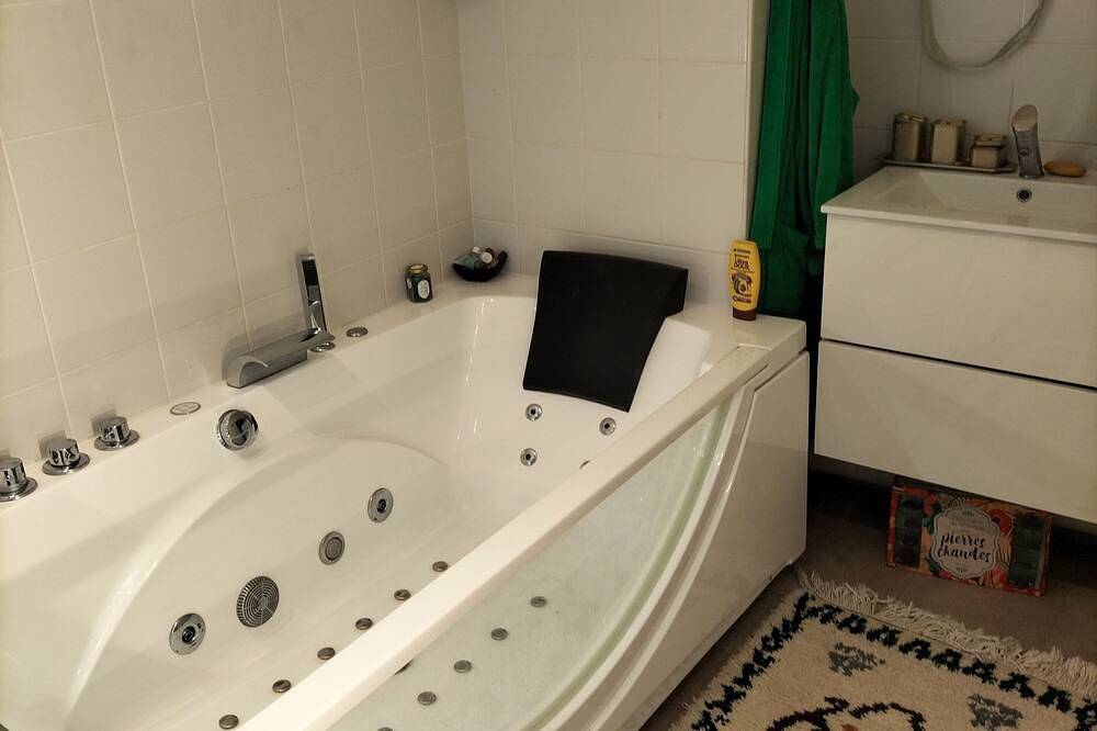 Entire apartment, Espace Vital in Boulogne-Billancourt, Hauts-de-Seine