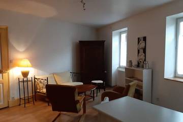 Gîte pour 2 personnes, avec terrasse dans Jalogny