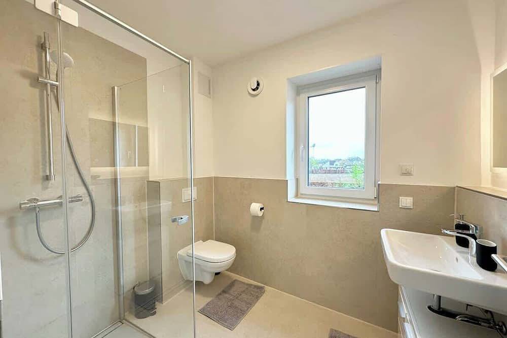Ganze Wohnung, Exklusive Penthousewohnung  + Terrasse & Parkplatz in Henstedt-Ulzburg, Kreis Segeberg