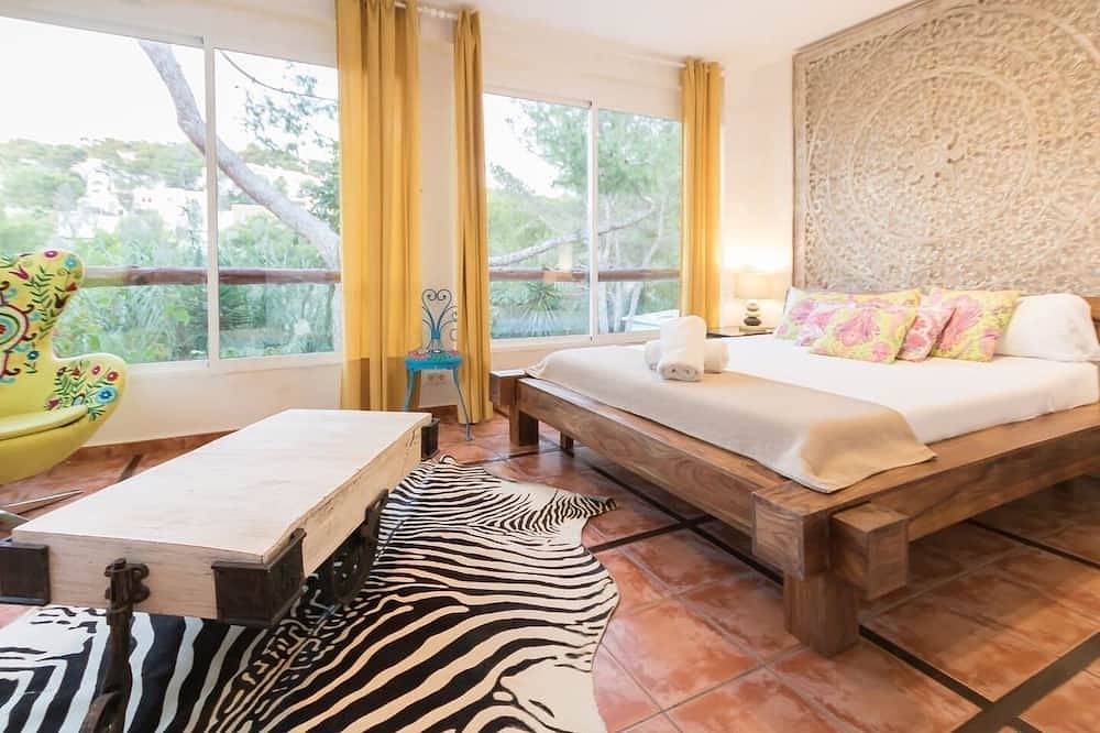 Classic Villa for 12- Pool, Bbq, big outdoor area in Cala d'Hort, Sant Josep de sa Talaia