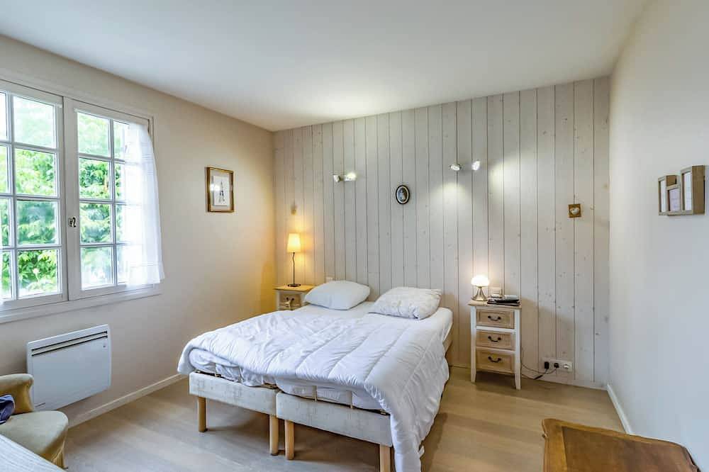 La Combe Aux Loups – Spacieuse Maison avec Piscine, Jardin et Terrasse à Marsac-sur-l'Isle in Marsac-sur-l'Isle, Périgord Blanc