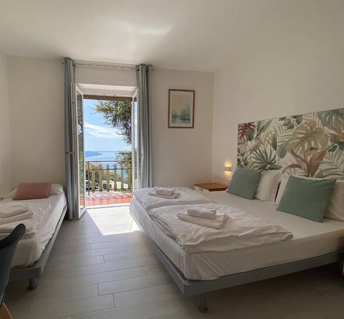 Hôtel pour 2 personnes, avec Balcon et Terrasse ainsi que Jardin et Vue à Tignale