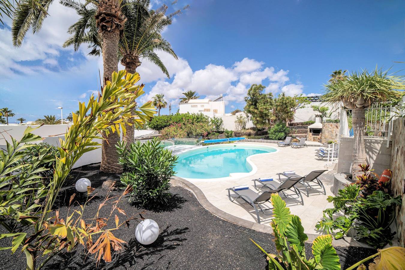 Wonderful Puerto Del Carmen Villa | Central Location | Villa Cilla | Sea views in Puerto del Carmen, Tías