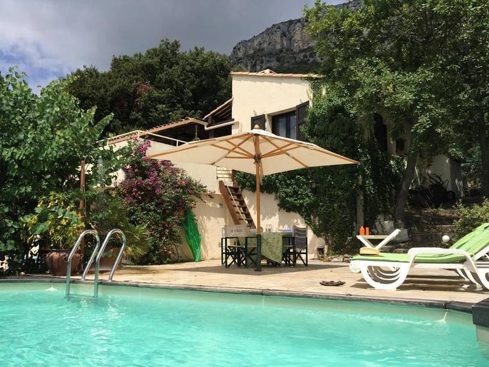 Casa de vacaciones para 6 personas, con piscina y vistas además de terraza y jardín - 1