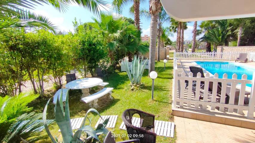 Location de vacances pour 4 personnes, avec piscine ainsi que vue et jardin, adapté aux familles à Francavilla Fontana - 4