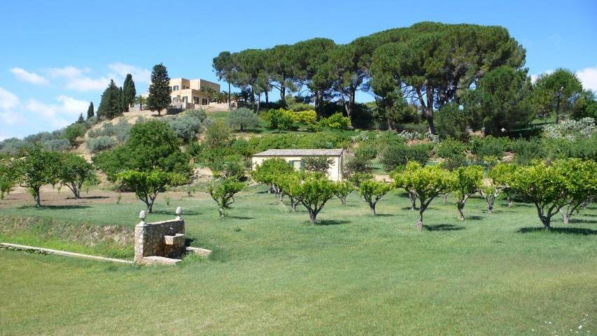 Gîte pour 5 personnes, avec piscine ainsi que jardin et vue, animaux acceptés à Mazzarino - 2