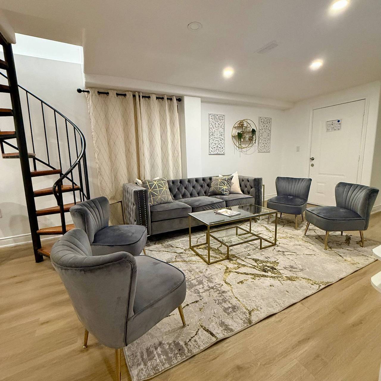 Guest Suite in the Heart of Mississauga in Mississauga, Lake Ontario (Canada)