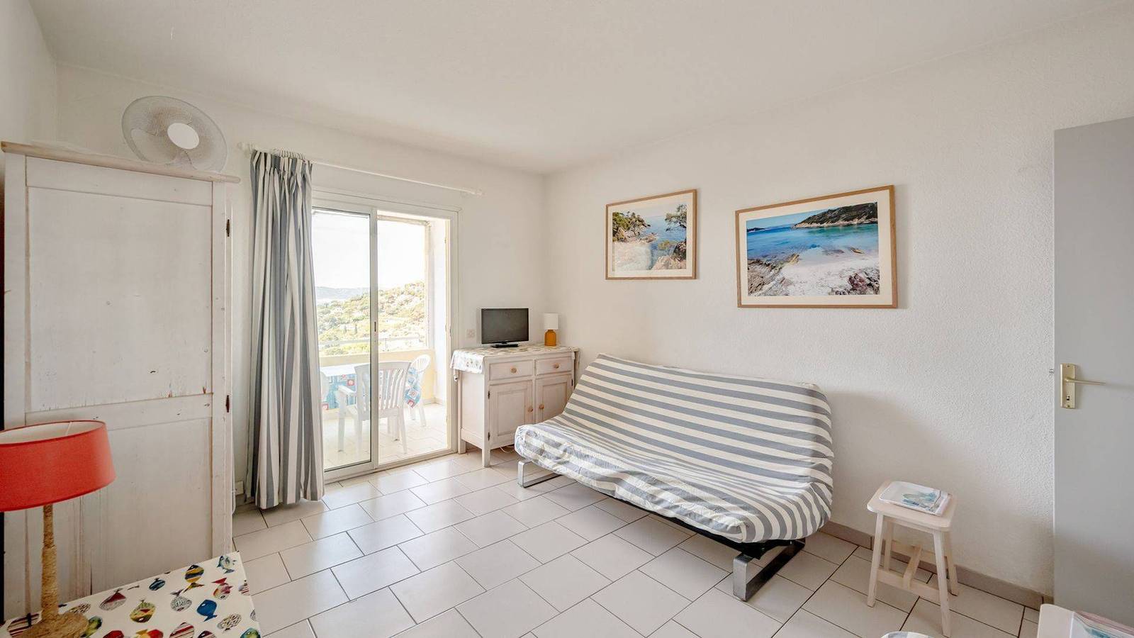 Entire apartment, "Laurier" - Vue sublime sur la baie d'Aiguebelle in Plage d'Aiguebelle, Le Lavandou