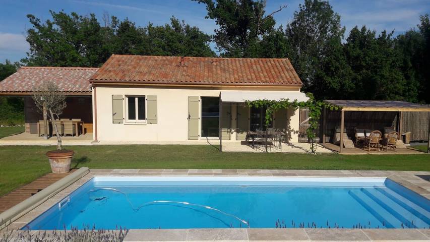 Gîte pour 4 personnes, avec Piscine à Saint-Eutrope-de-Born