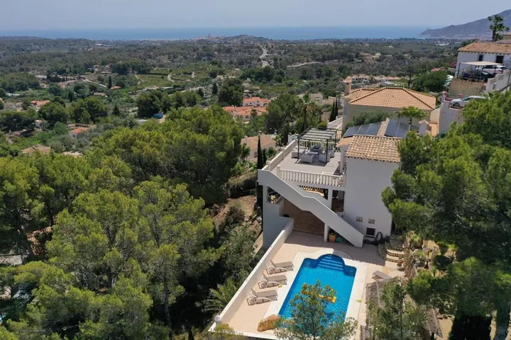 Villa für 8 Personen, mit Garten und Pool sowie Ausblick - 1