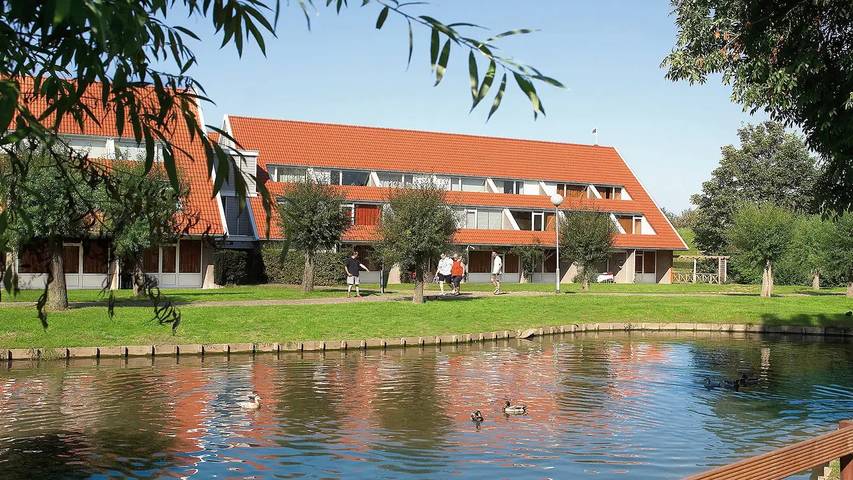 Ferienwohnung für 4 Personen, mit Balkon und Pool in Bruinisse