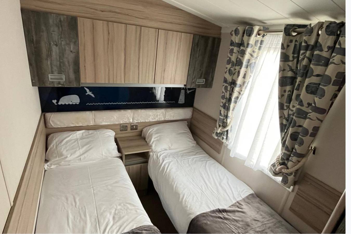 Silver-grade Mobile - Sleeps 6 - Dogs Welcome in Caister-on-Sea, Great Yarmouth