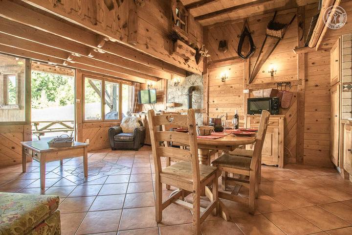 Maison de vacances pour 6 personnes, avec Jacuzzi et Terrasse ainsi que Piscine et Sauna à Les Déserts