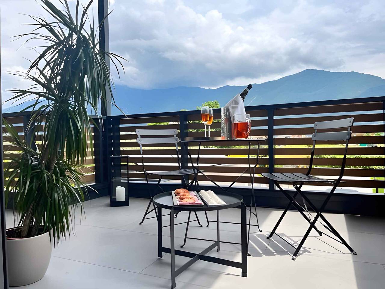 Apartamento vacacional entero, Apartamento vacacional Edificio nuevo con balcón y aire acondicionado.  in San Giorgio (Trient), Riva del Garda