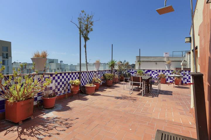 Entire apartment, Felix Apartment: Your Retreat with Terrace and A/C in the Heart of Barcelona in Barcelona Centre, Barcelona