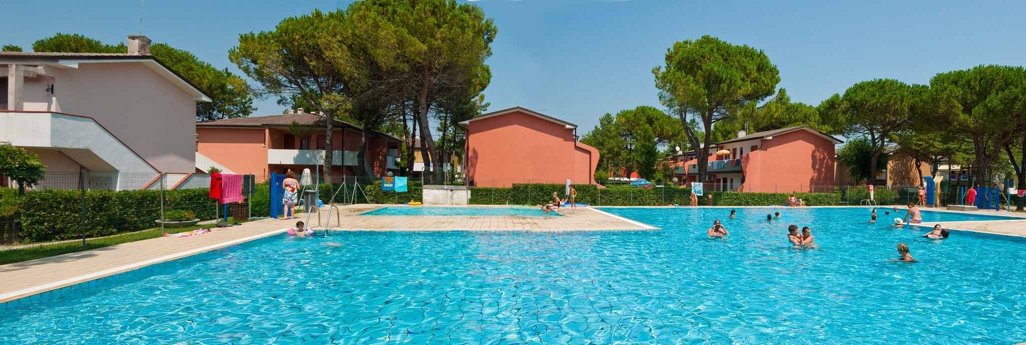 Entire vacation apartment, Holiday apartment with air conditioning and pool  in Bibione, Venice Province